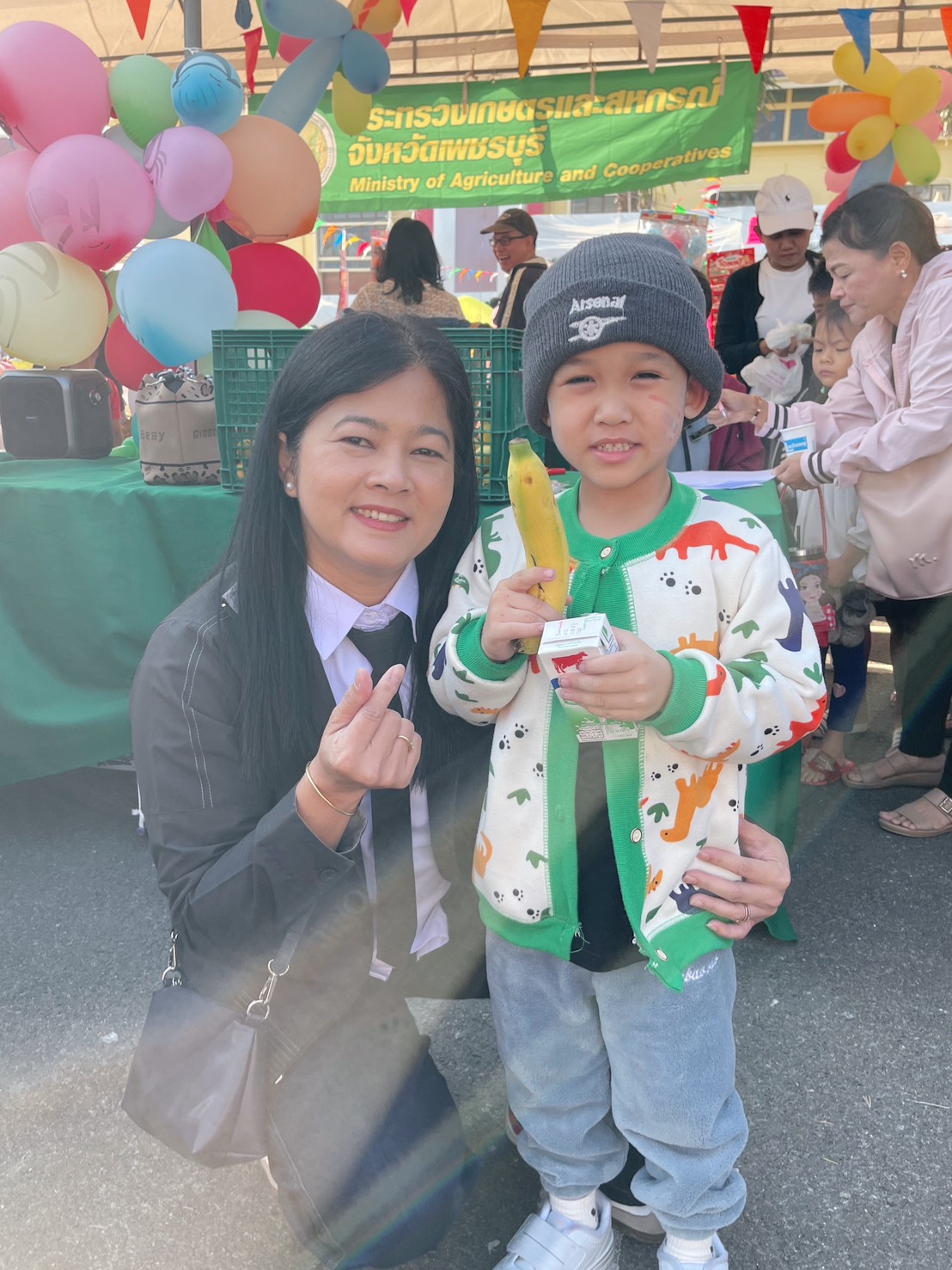 title - ส.ป.ก.เพชรบุรี ร่วมงานวันเด็กแห่งชาติ ประจำปี 2569 เพื่อส่งเสริมให้เด็กและเยาวชนได้รับความสุข ความสนุกสนาน ควบคู่กับการเรียนรู้ เปิดโอกาสให้แสดงออกอย่างสร้างสรรค์ และปลูกฝังคุณธรรม จริยธรรม และความรับผิดชอบต่อสังคม